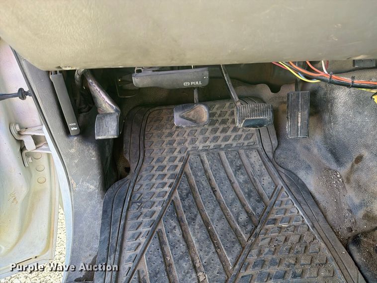 image for item DV8706 1999 Ford F550 utility / service truck