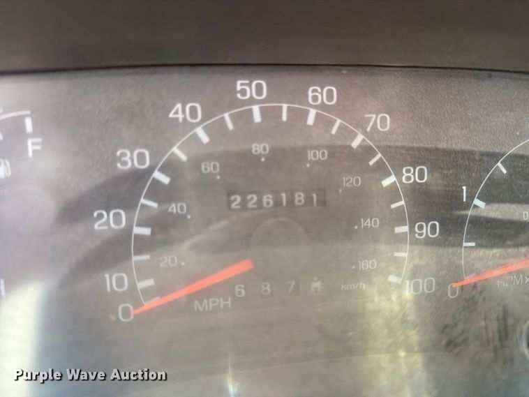 image for item DV8706 1999 Ford F550 utility / service truck