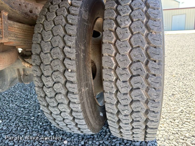 image for item DV8706 1999 Ford F550 utility / service truck