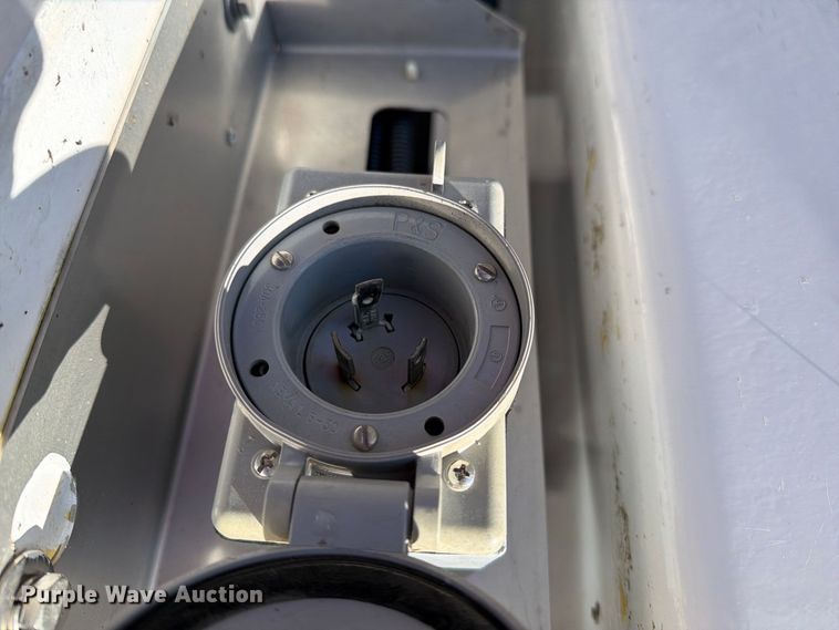 image for item DV8717 2019 Ford E450 refrigerated delivery truck
