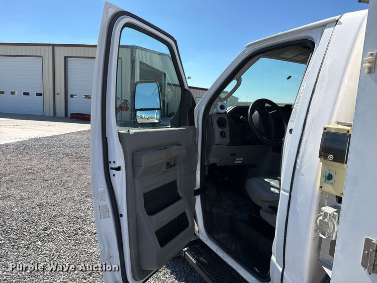 image for item DV8717 2019 Ford E450 refrigerated delivery truck