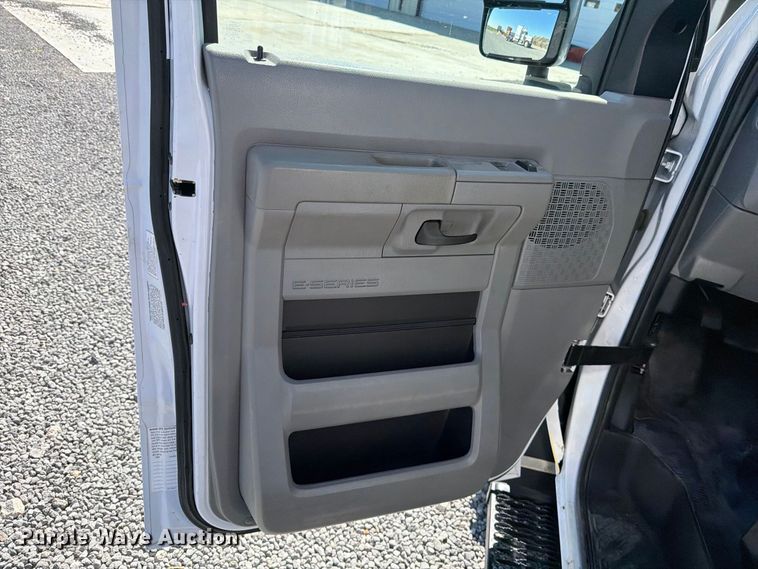 image for item DV8717 2019 Ford E450 refrigerated delivery truck