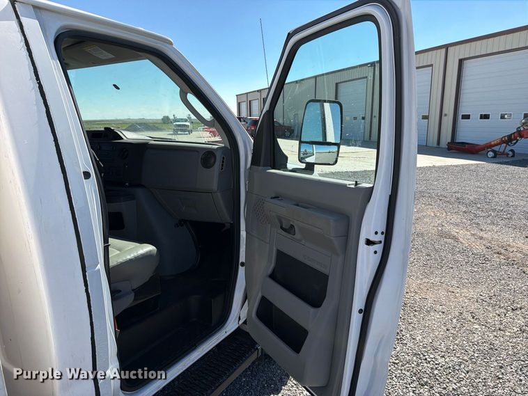 image for item DV8717 2019 Ford E450 refrigerated delivery truck