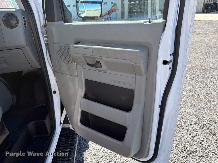 image for item DV8717 2019 Ford E450 refrigerated delivery truck