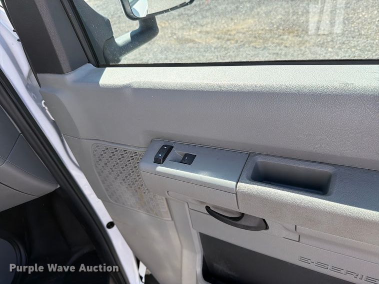 image for item DV8717 2019 Ford E450 refrigerated delivery truck