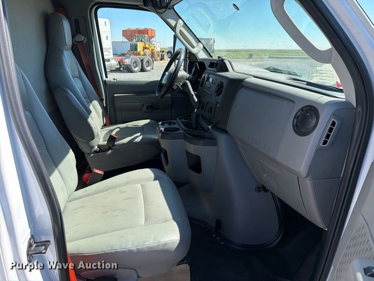 image for item DV8717 2019 Ford E450 refrigerated delivery truck