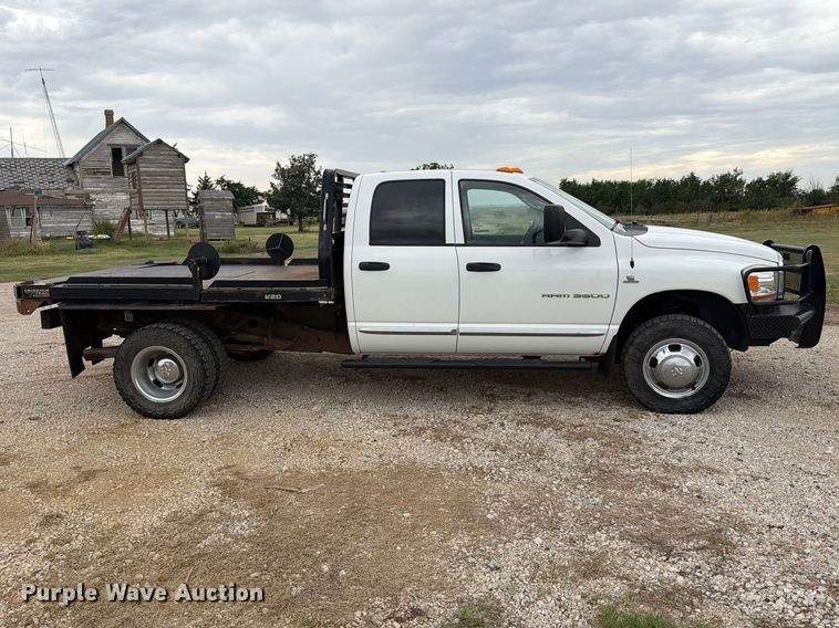image for item DY3423 2006 Dodge 3500 Ext. Cab bale bed pickup truck