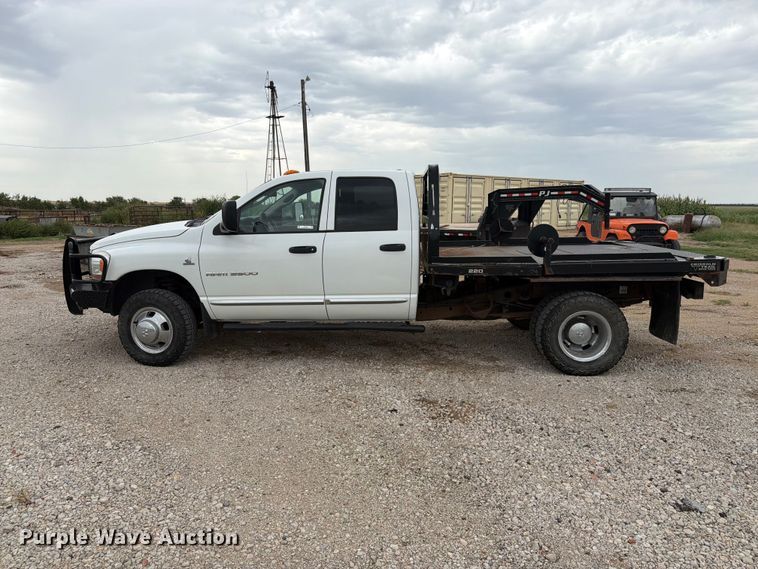 image for item DY3423 2006 Dodge 3500 Ext. Cab bale bed pickup truck