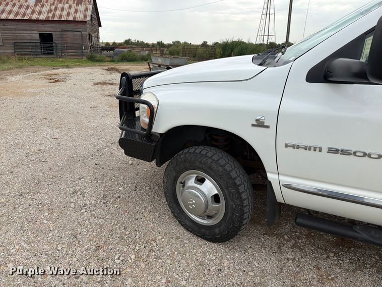image for item DY3423 2006 Dodge 3500 Ext. Cab bale bed pickup truck