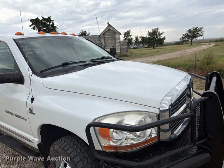 image for item DY3423 2006 Dodge 3500 Ext. Cab bale bed pickup truck