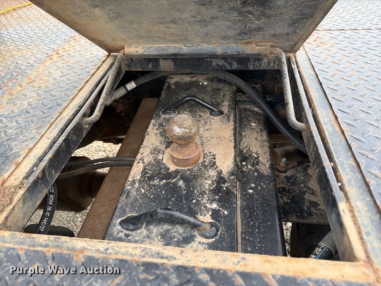 image for item DY3423 2006 Dodge 3500 Ext. Cab bale bed pickup truck