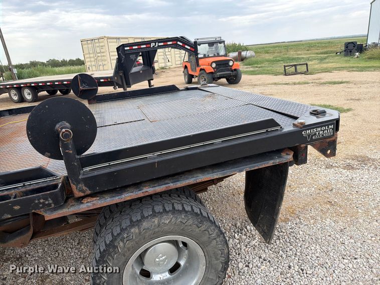 image for item DY3423 2006 Dodge 3500 Ext. Cab bale bed pickup truck