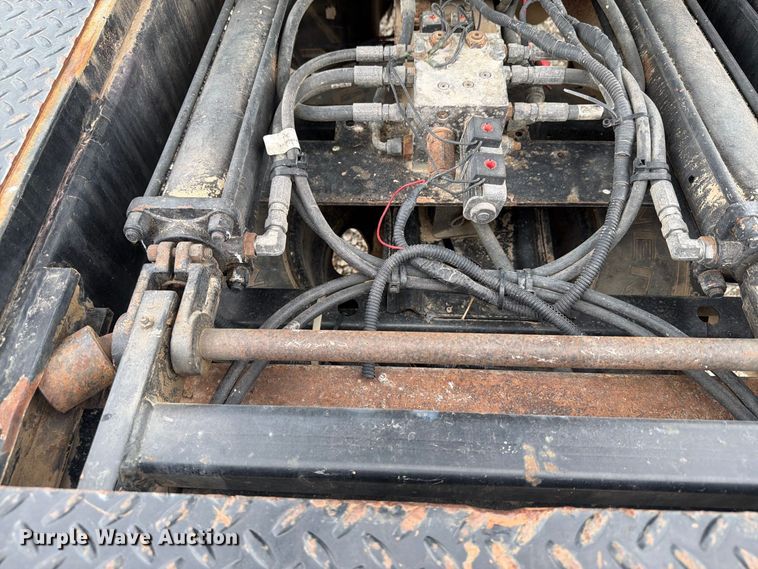 image for item DY3423 2006 Dodge 3500 Ext. Cab bale bed pickup truck