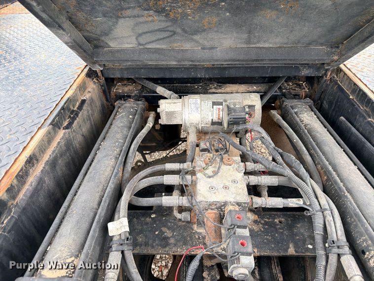 image for item DY3423 2006 Dodge 3500 Ext. Cab bale bed pickup truck