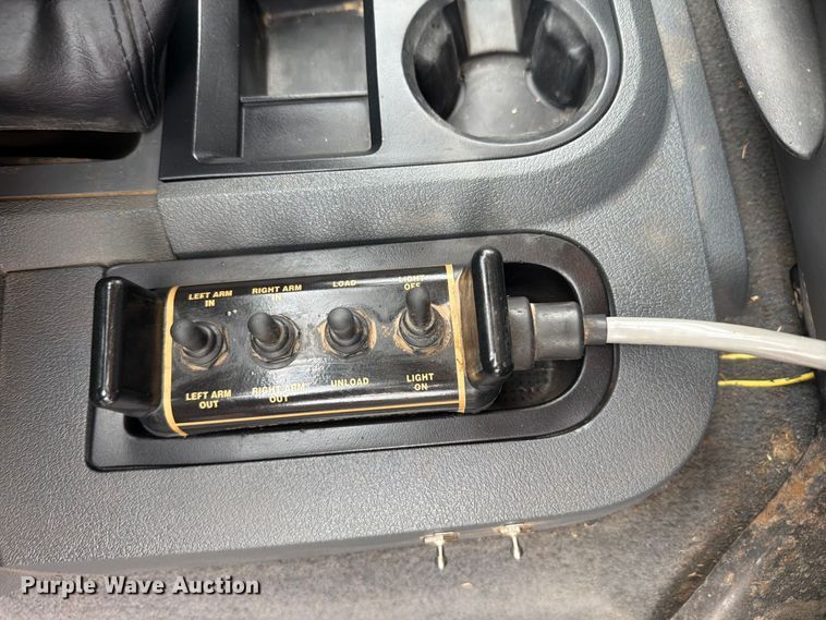image for item DY3423 2006 Dodge 3500 Ext. Cab bale bed pickup truck