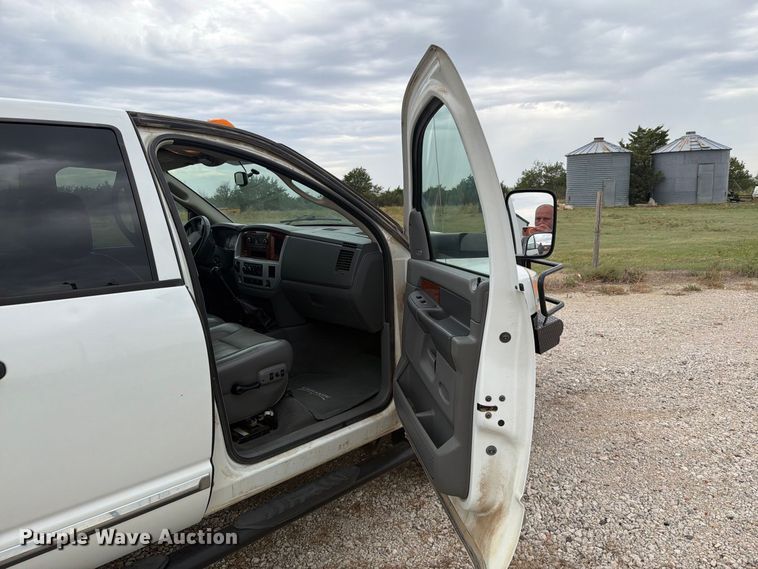 image for item DY3423 2006 Dodge 3500 Ext. Cab bale bed pickup truck