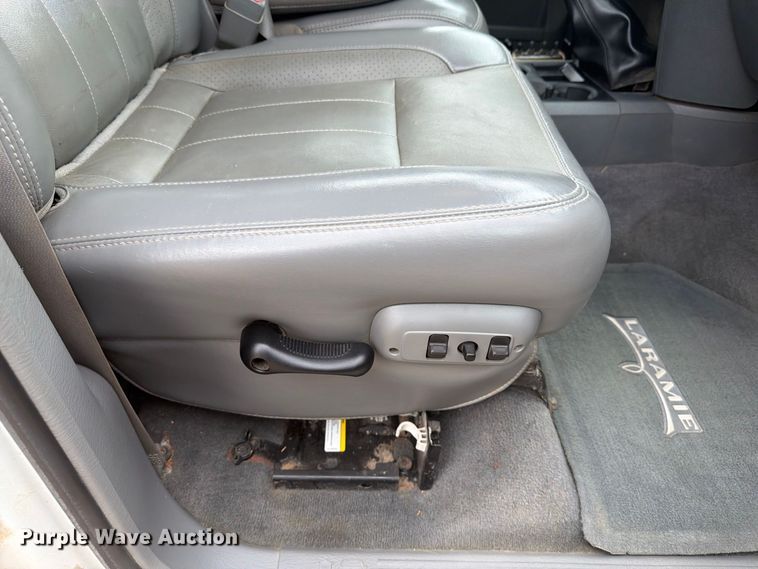 image for item DY3423 2006 Dodge 3500 Ext. Cab bale bed pickup truck