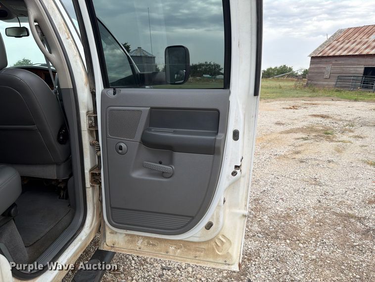 image for item DY3423 2006 Dodge 3500 Ext. Cab bale bed pickup truck