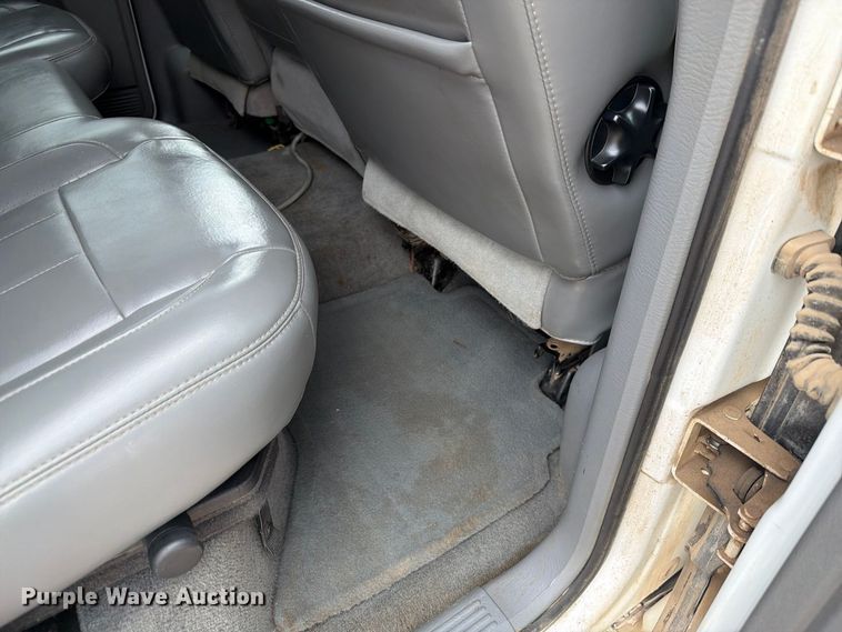image for item DY3423 2006 Dodge 3500 Ext. Cab bale bed pickup truck
