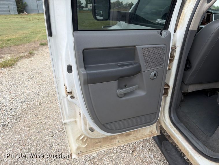 image for item DY3423 2006 Dodge 3500 Ext. Cab bale bed pickup truck