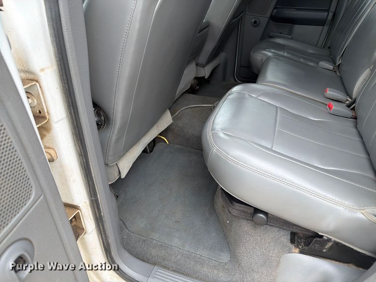 image for item DY3423 2006 Dodge 3500 Ext. Cab bale bed pickup truck