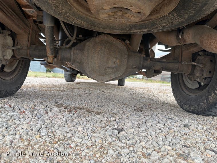 image for item DY3423 2006 Dodge 3500 Ext. Cab bale bed pickup truck