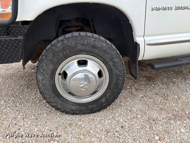 image for item DY3423 2006 Dodge 3500 Ext. Cab bale bed pickup truck
