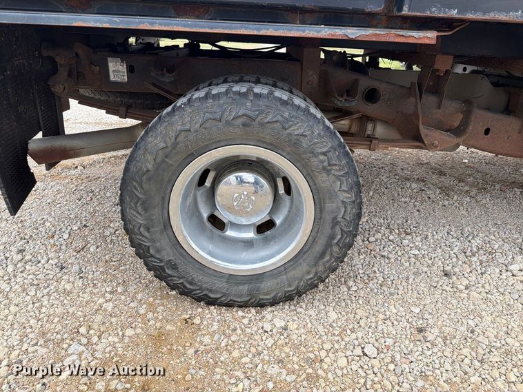 image for item DY3423 2006 Dodge 3500 Ext. Cab bale bed pickup truck