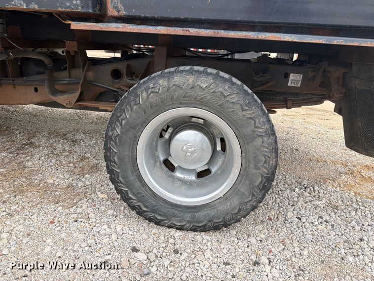 image for item DY3423 2006 Dodge 3500 Ext. Cab bale bed pickup truck