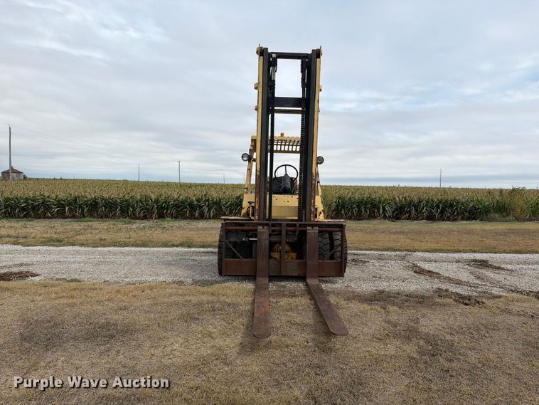 image for item DY3437 1983 Hyster 110 forklift
