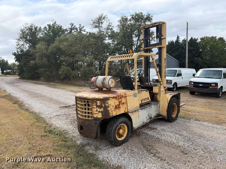 image for item DY3437 1983 Hyster 110 forklift