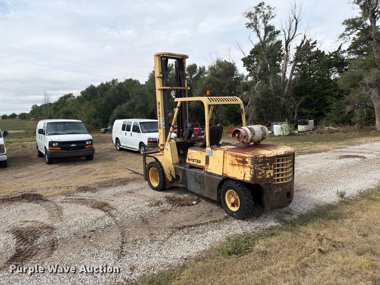 image for item DY3437 1983 Hyster 110 forklift