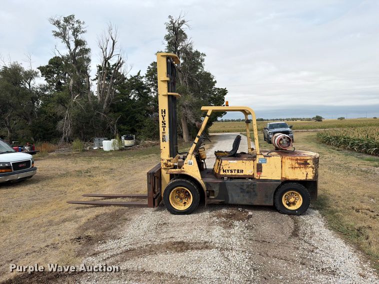 image for item DY3437 1983 Hyster 110 forklift