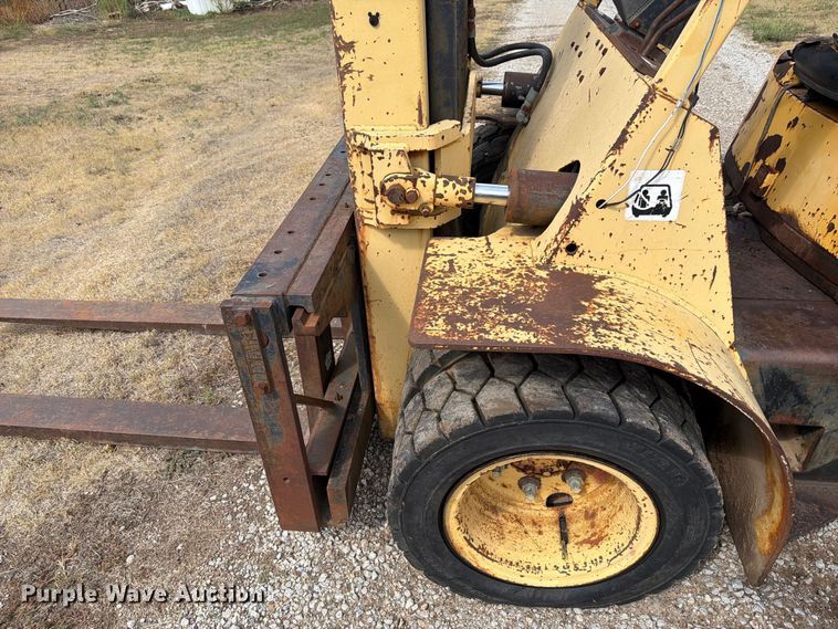 image for item DY3437 1983 Hyster 110 forklift