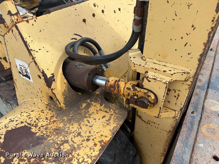 image for item DY3437 1983 Hyster 110 forklift