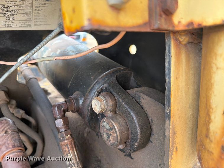 image for item DY3437 1983 Hyster 110 forklift