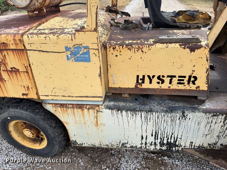 image for item DY3437 1983 Hyster 110 forklift