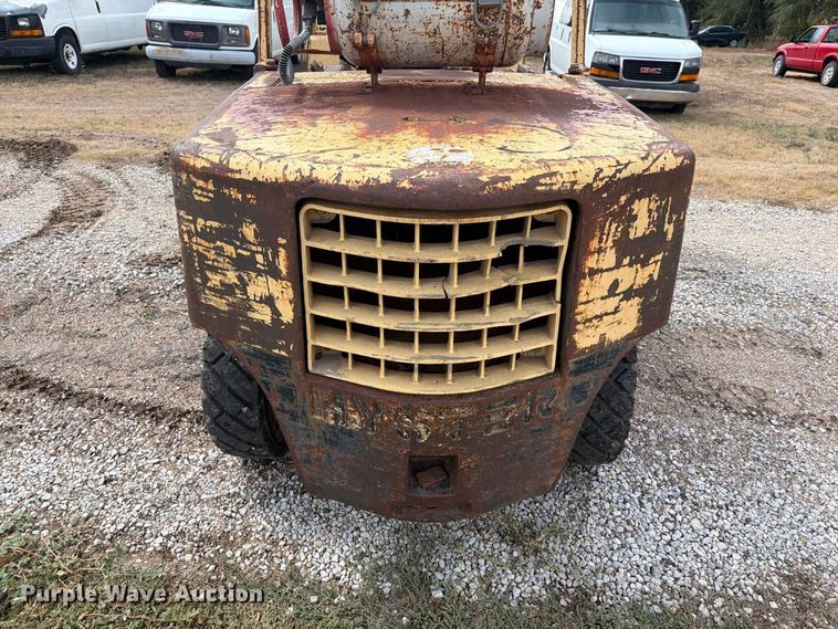 image for item DY3437 1983 Hyster 110 forklift