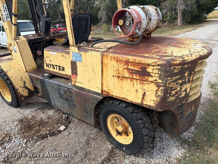 image for item DY3437 1983 Hyster 110 forklift