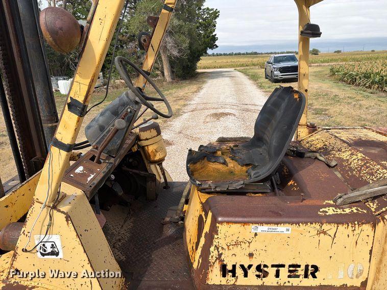 image for item DY3437 1983 Hyster 110 forklift