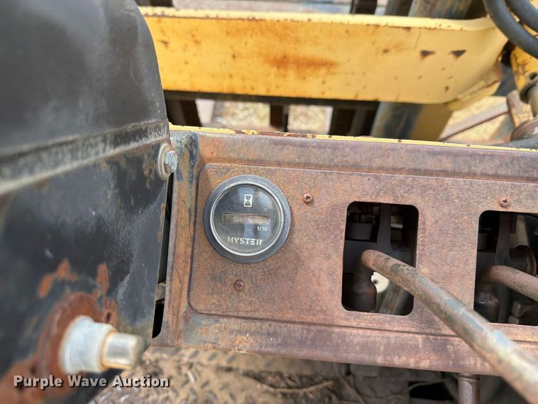 image for item DY3437 1983 Hyster 110 forklift