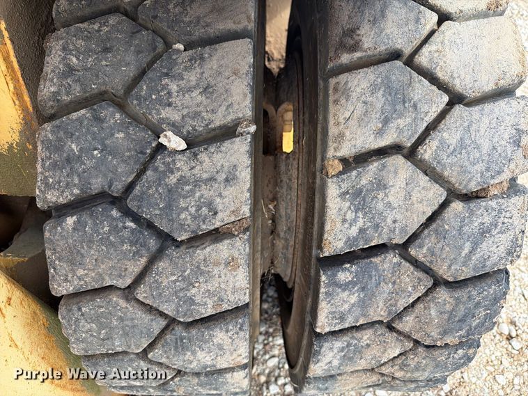 image for item DY3437 1983 Hyster 110 forklift
