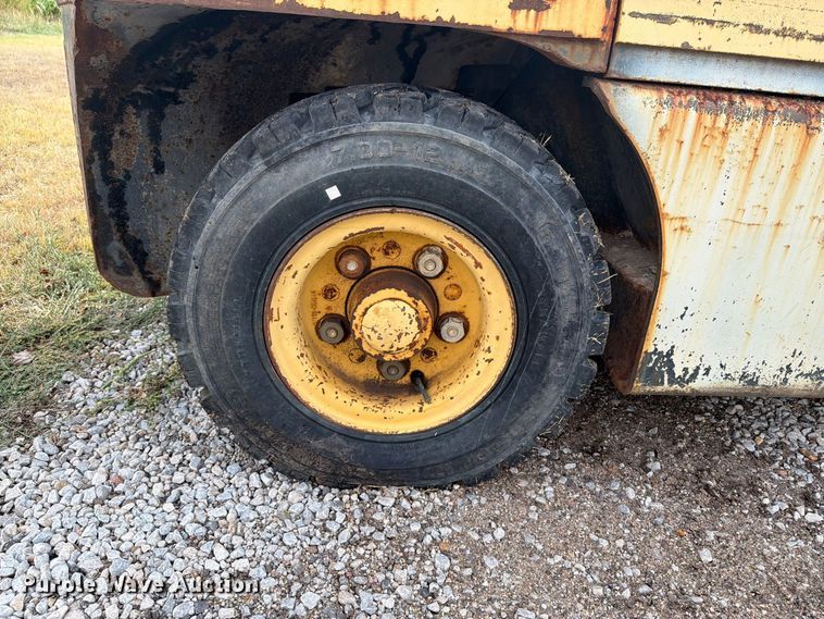image for item DY3437 1983 Hyster 110 forklift