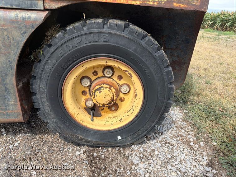 image for item DY3437 1983 Hyster 110 forklift