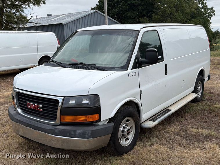 2015 GMC Savana 2500 van