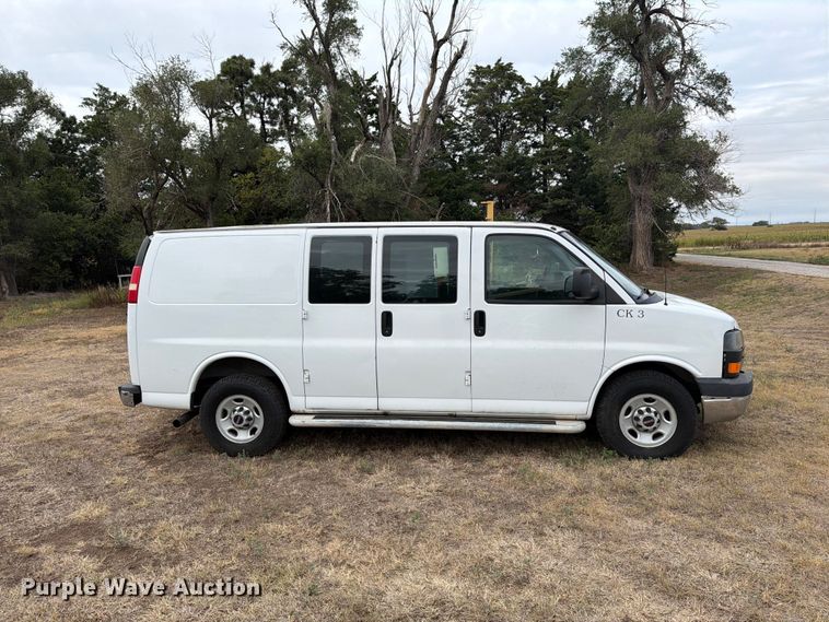 image for item DY3438 2015 GMC Savana 2500 van