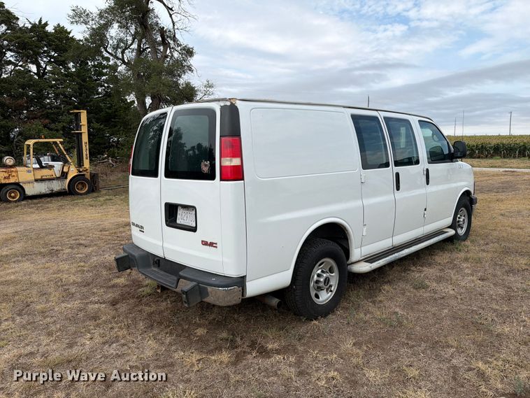image for item DY3438 2015 GMC Savana 2500 van