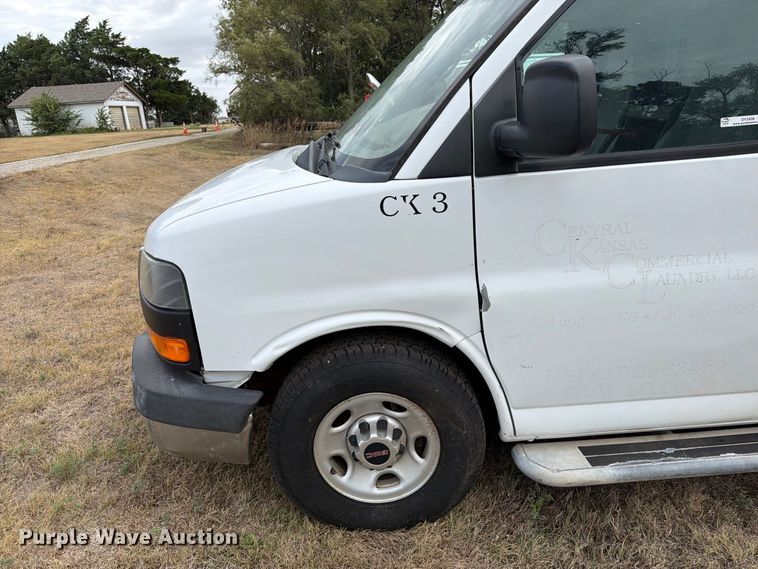 image for item DY3438 2015 GMC Savana 2500 van