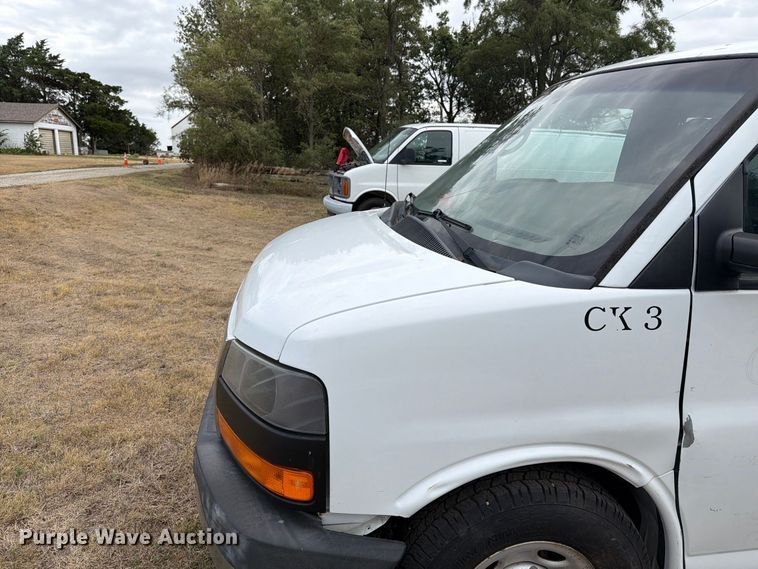 image for item DY3438 2015 GMC Savana 2500 van