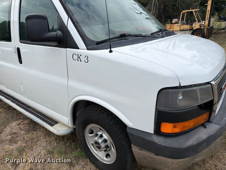 image for item DY3438 2015 GMC Savana 2500 van